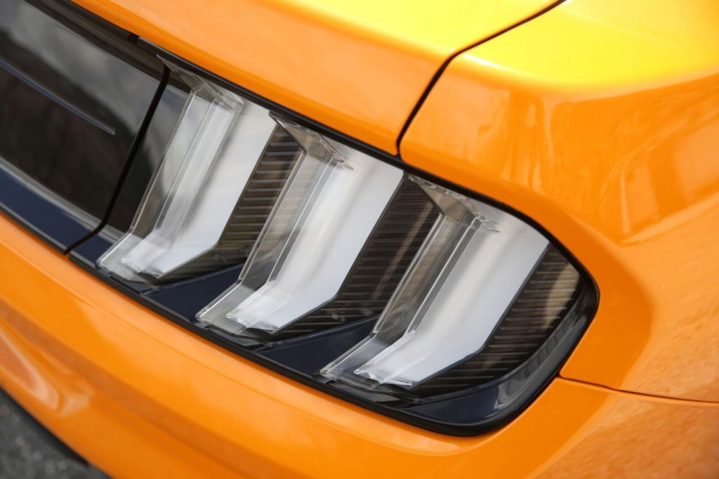 hd-essai_ford_mustang_gt_burn_in_usa_1-17