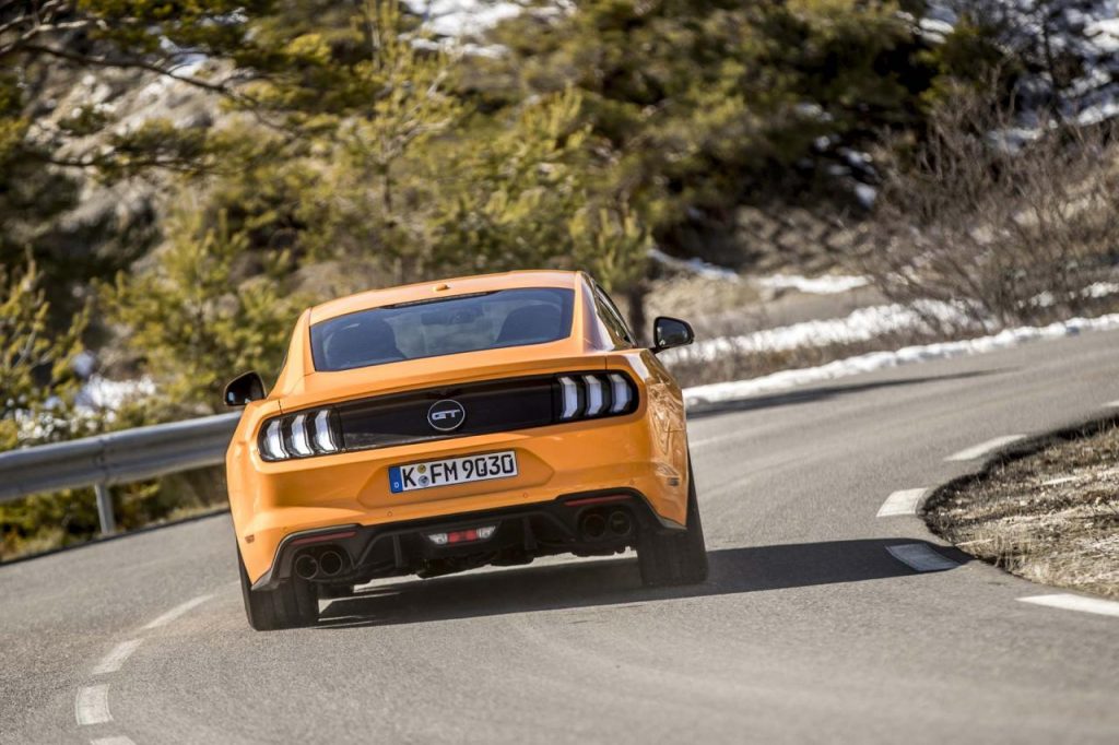 hd-essai_ford_mustang_gt_burn_in_usa_1-25