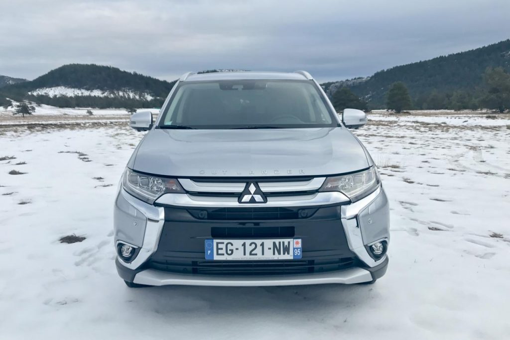 hd-essai_mitsubishi_outlander_phev_2017_1-1