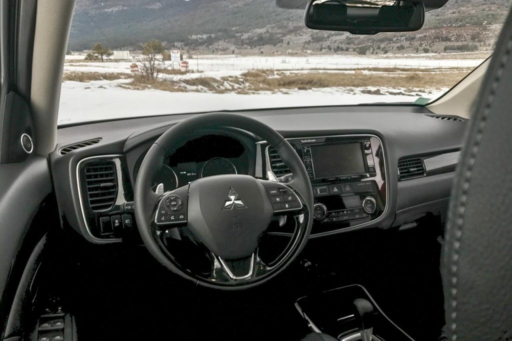 hd-essai_mitsubishi_outlander_phev_2017_1-10