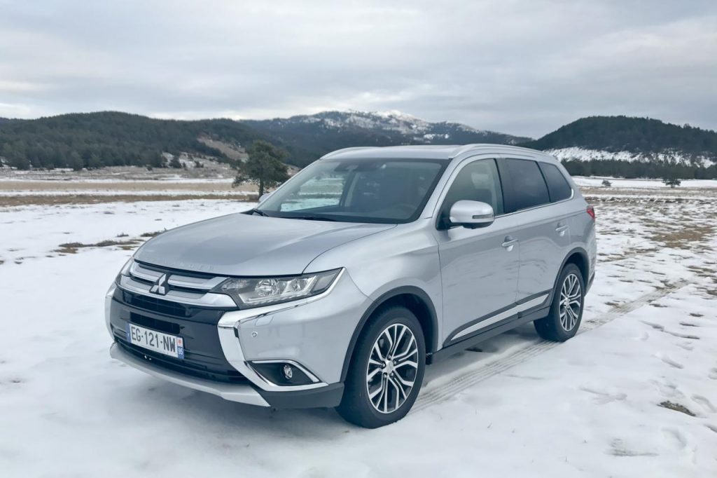 hd-essai_mitsubishi_outlander_phev_2017_1