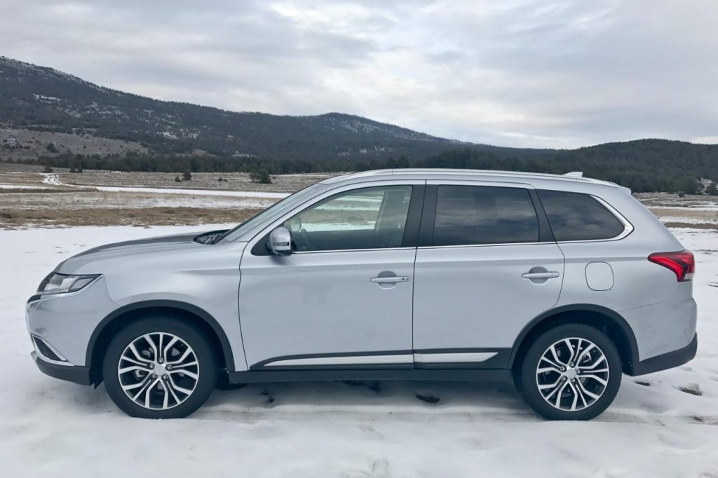 hd-essai_mitsubishi_outlander_phev_2017_1-4
