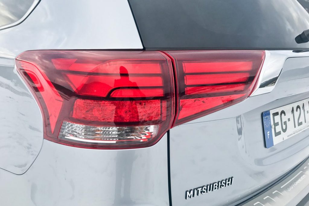 hd-essai_mitsubishi_outlander_phev_2017_1-7