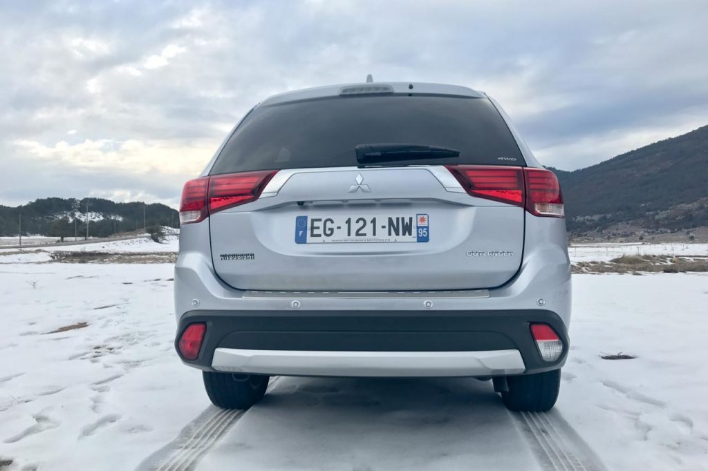 hd-essai_mitsubishi_outlander_phev_2017_1-8