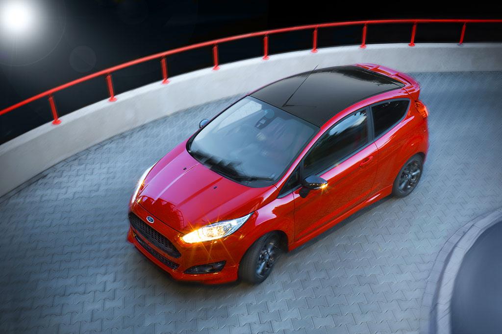 hd-ford_fiesta_red_et_black_edition_1-8