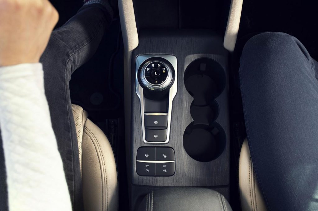 hd-ford_kuga_par_pour_2020_en_hybride_rechargeable_1-16