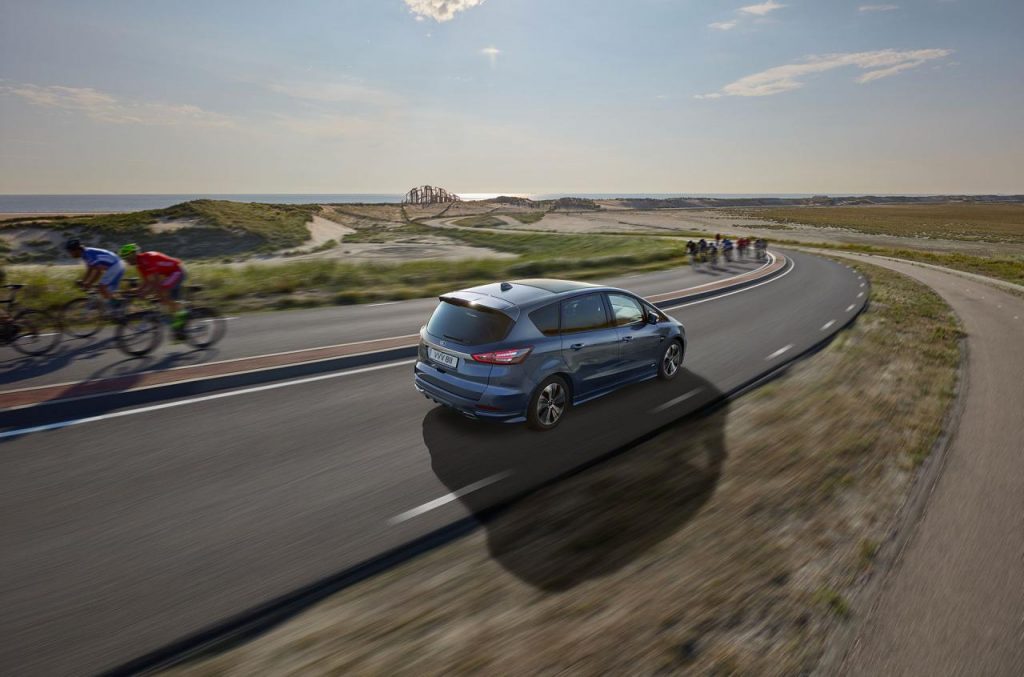 hd-ford_s_max_et_galaxy_dernire_ligne_droite_1-2