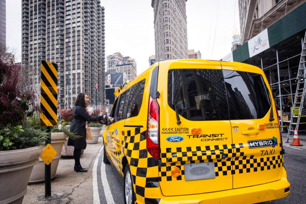hd-ford_transit_connect_hybride_taxi_et_prototype_1-1