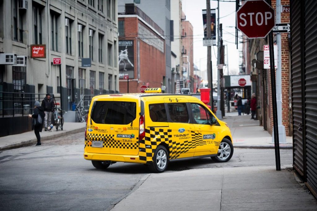hd-ford_transit_connect_hybride_taxi_et_prototype_1-3