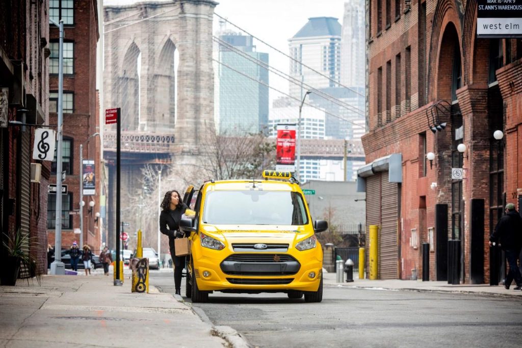 hd-ford_transit_connect_hybride_taxi_et_prototype_1-4