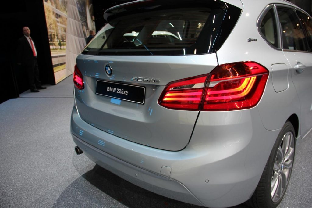 hd-francfort_2015_live_bmw_225xe_active_tourer_1