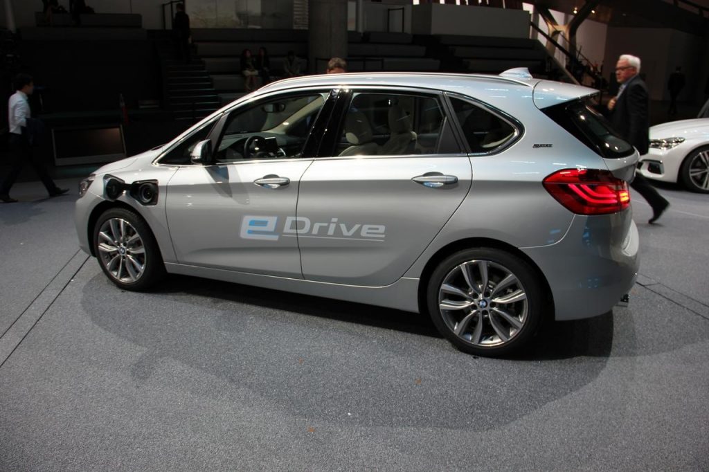 hd-francfort_2015_live_bmw_225xe_active_tourer_1-2
