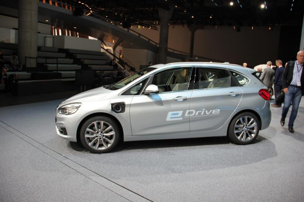 hd-francfort_2015_live_bmw_225xe_active_tourer_1-3