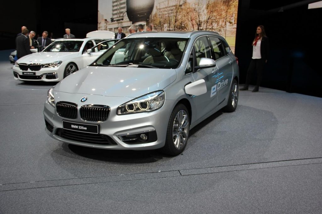 hd-francfort_2015_live_bmw_225xe_active_tourer_1-4