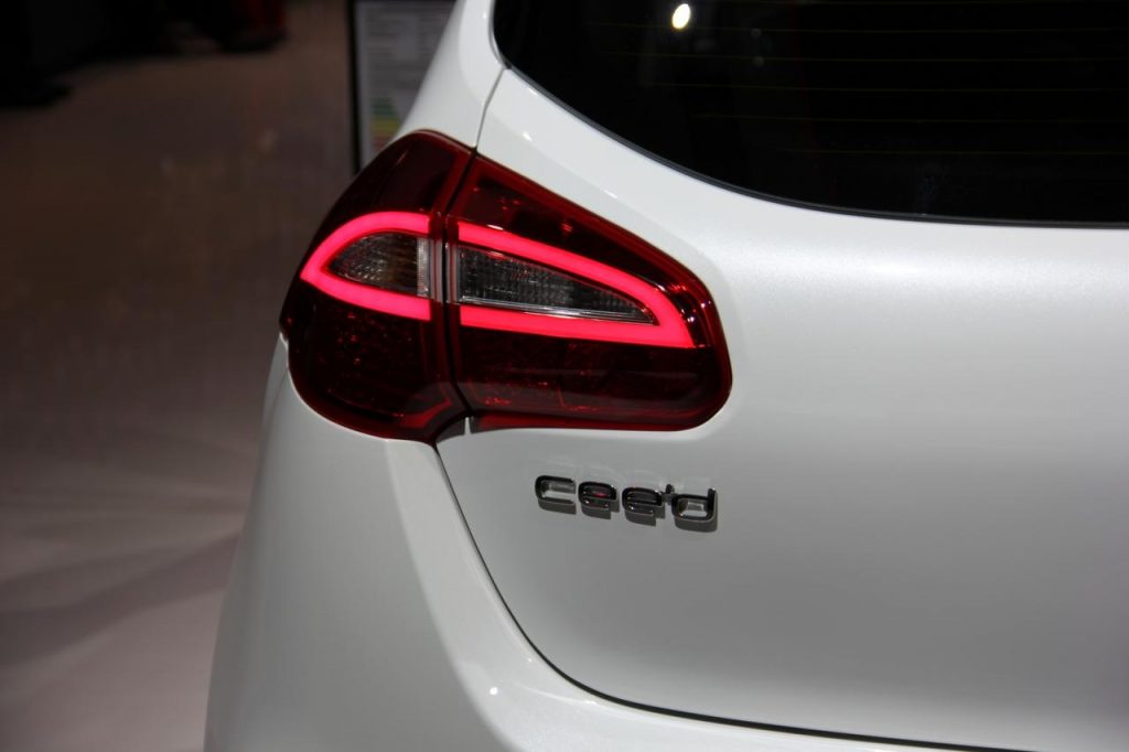 hd-francfort_2015_live_kia_cee_d_1-3