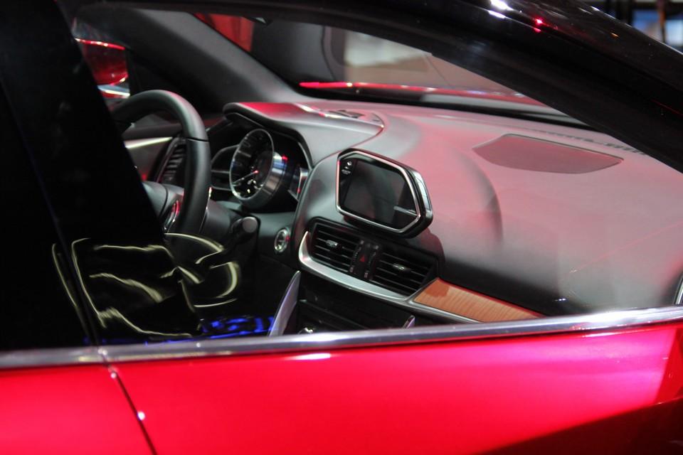 hd-francfort_2015_live_mazda_koeru_1-2