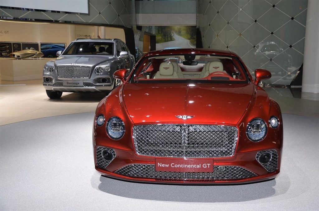 hd-francfort_2017_live_bentley_continental_gt_royalement_race_vido_1-4