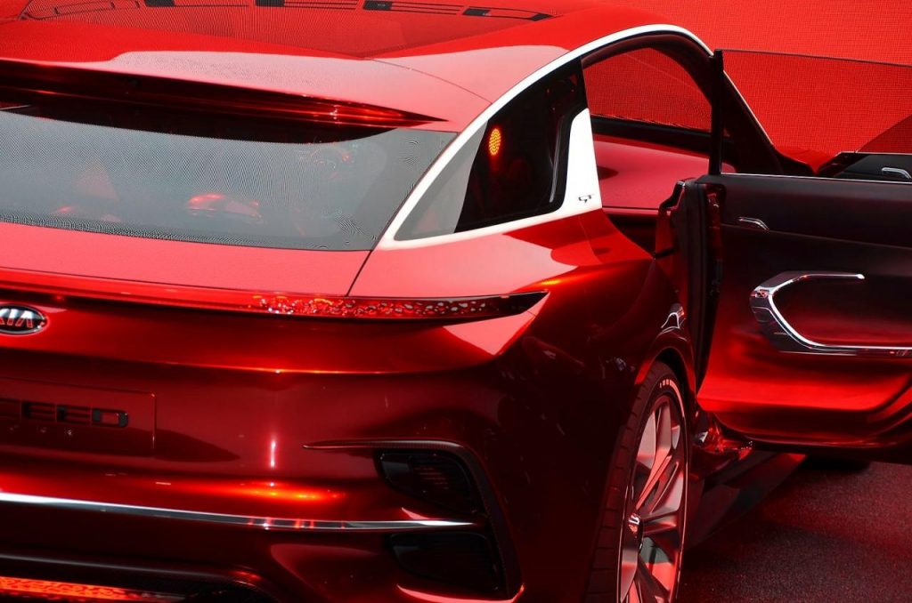 hd-francfort_2017_live_la_kia_proceed_concept_vido_1-5