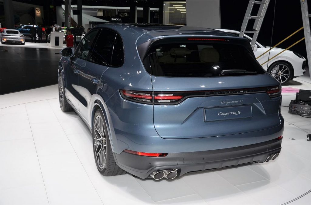 hd-francfort_2017_live_porsche_cayenne_turbo_vido_1-2