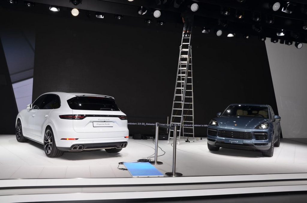 hd-francfort_2017_live_porsche_cayenne_turbo_vido_1-6