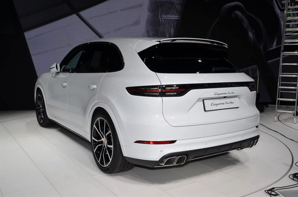 hd-francfort_2017_live_porsche_cayenne_turbo_vido_1-8