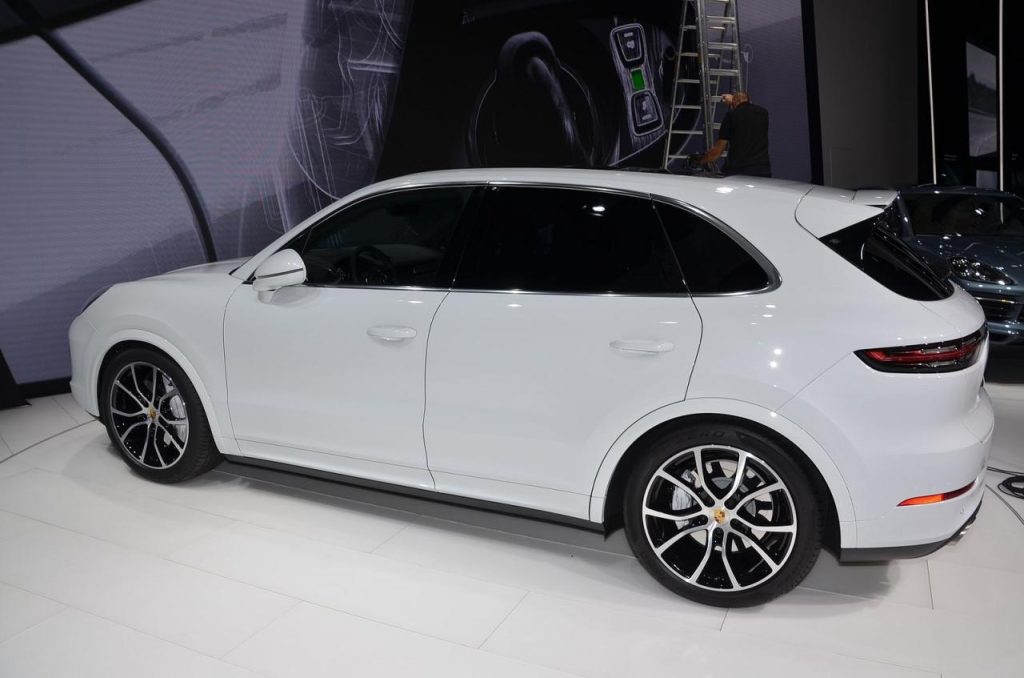 hd-francfort_2017_live_porsche_cayenne_turbo_vido_1-9