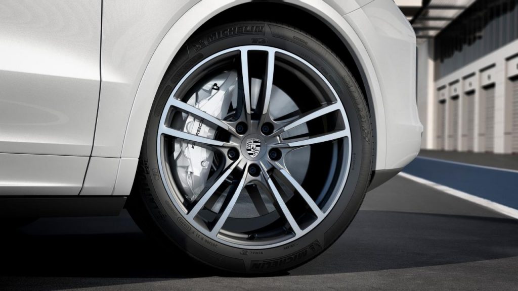 hd-francfort_2017_live_porsche_cayenne_turbo_vido_2-7