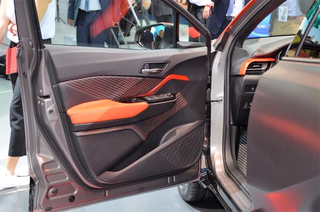 hd-francfort_2017_live_toyota_c_hr_hy_power_1-7