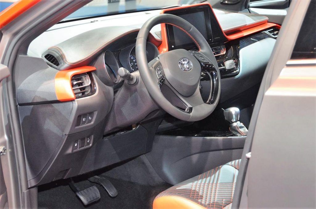 hd-francfort_2017_live_toyota_c_hr_hy_power_1-8