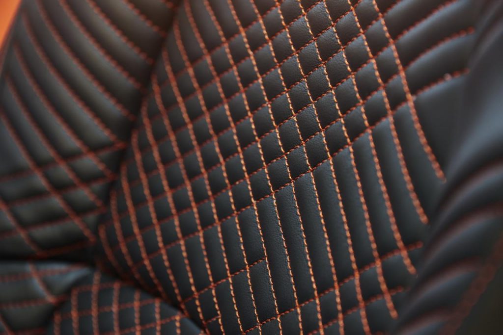 hd-francfort_2017_live_toyota_c_hr_hy_power_2-4