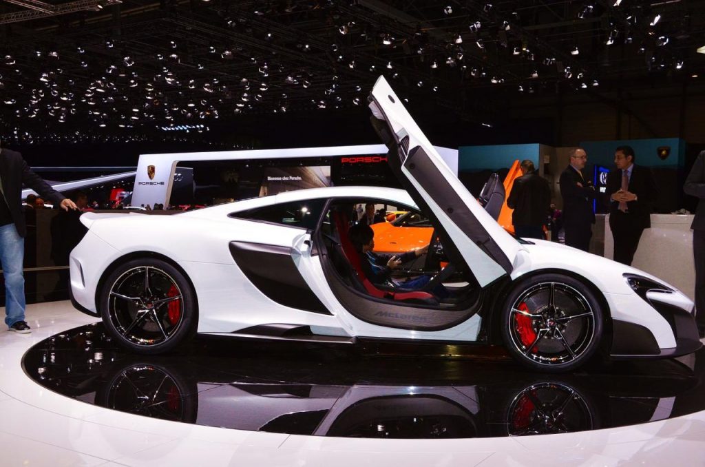hd-genve_2015_live_mclaren_675lt_1-3