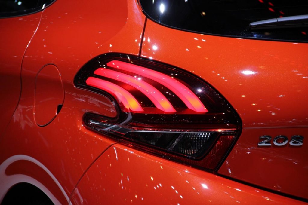 hd-genve_2015_live_peugeot_208_1-1
