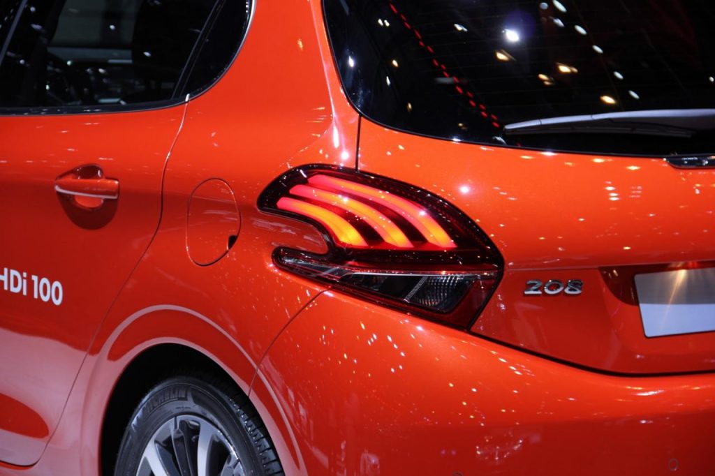 hd-genve_2015_live_peugeot_208_1-2