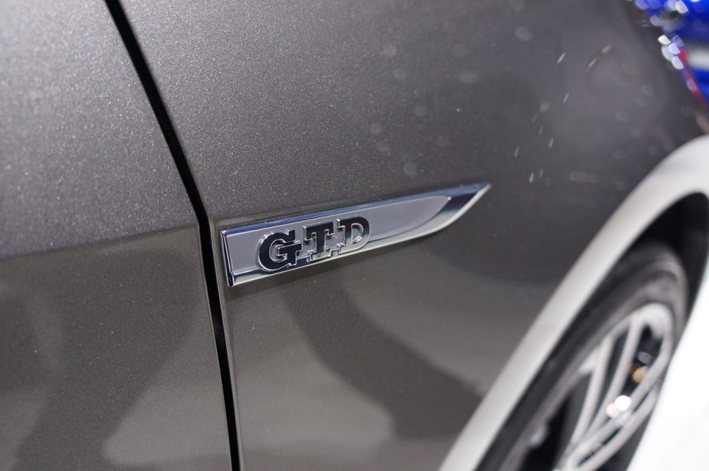 hd-genve_2015_live_volkswagen_golf_gtd_sw_1-1