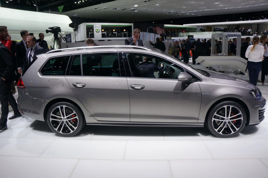 hd-genve_2015_live_volkswagen_golf_gtd_sw_1-4