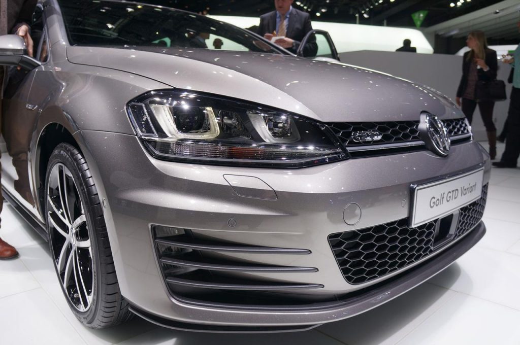 hd-genve_2015_live_volkswagen_golf_gtd_sw_1-7