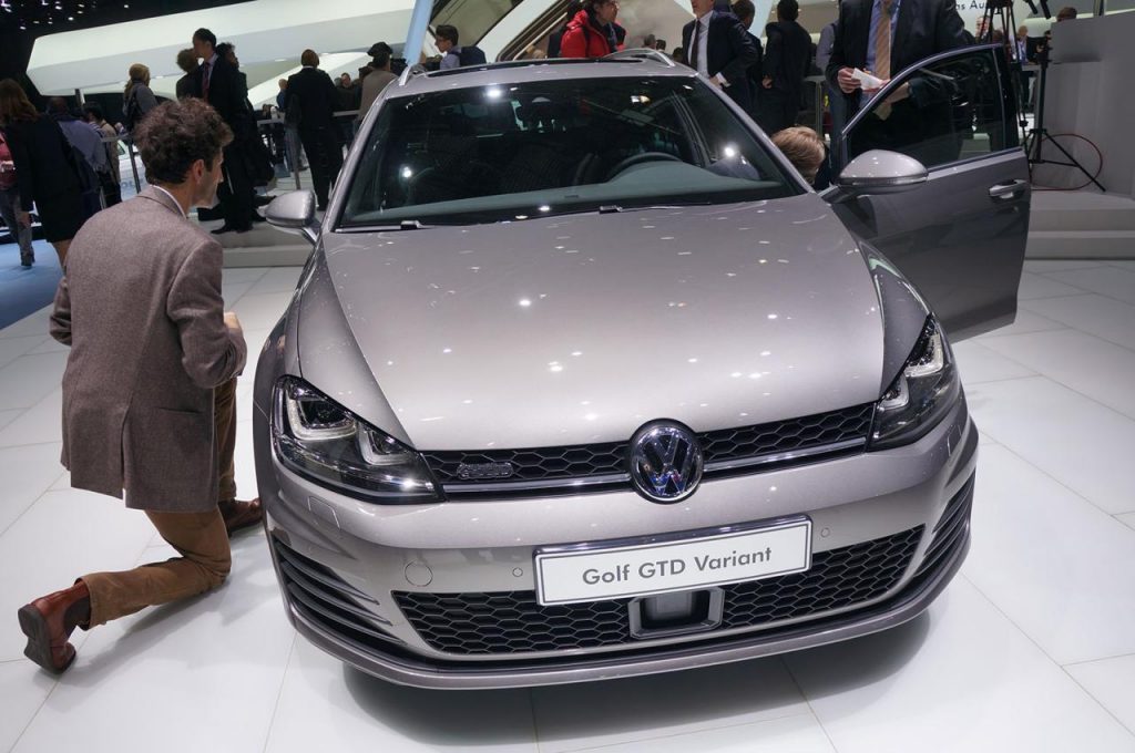 hd-genve_2015_live_volkswagen_golf_gtd_sw_1-8