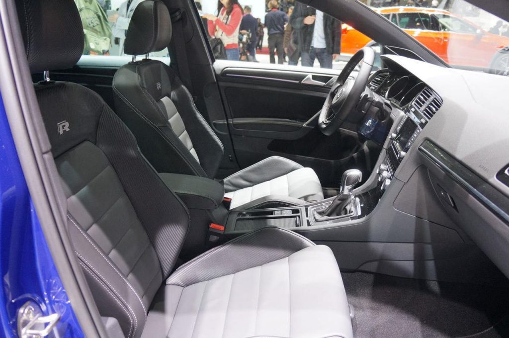 hd-genve_2015_live_volkswagen_golf_r_variant_1