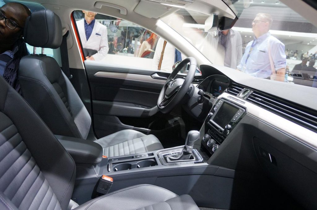 hd-genve_2015_live_volkswagen_passat_alltrack_1