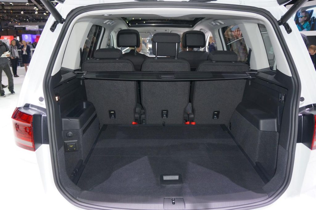 hd-genve_2015_live_volkswagen_touran_1-4