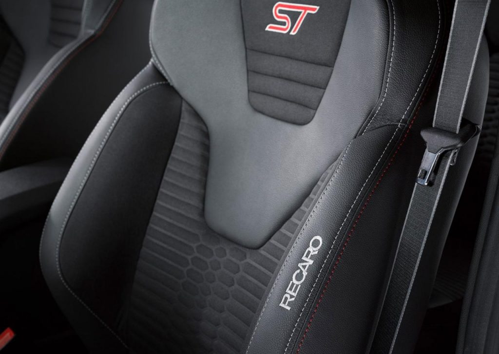 hd-genve_2016_ford_fiesta_st200_1-1
