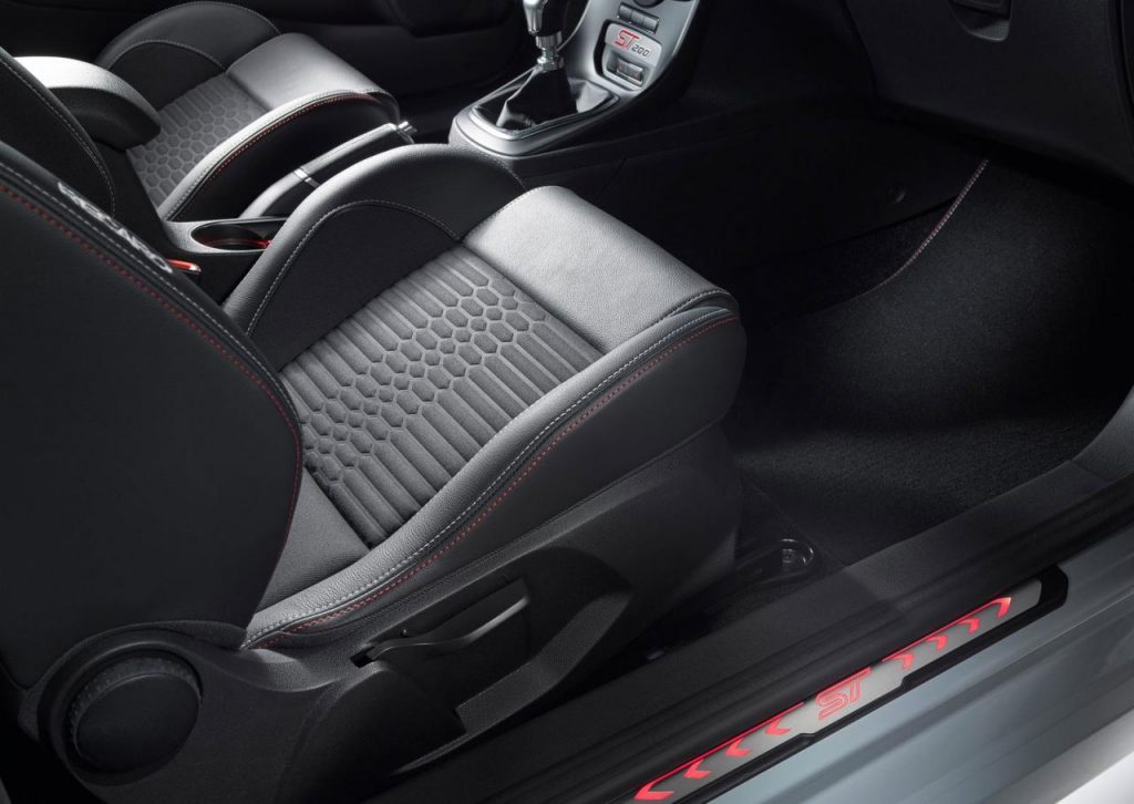 hd-genve_2016_ford_fiesta_st200_1