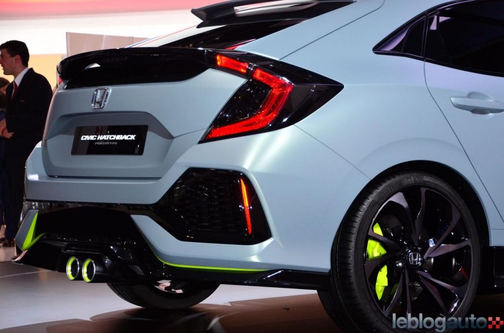 hd-genve_2016_live_honda_civic_hatchback_1-10