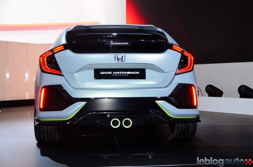 hd-genve_2016_live_honda_civic_hatchback_1-4