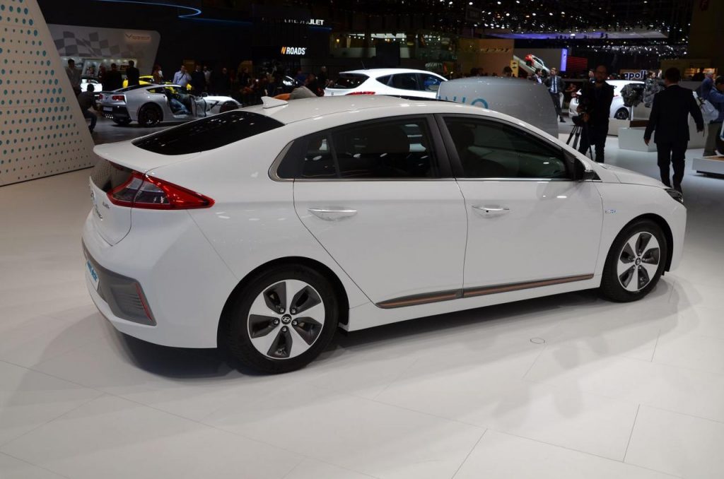 hd-genve_2016_live_hyundai_ioniq_1-29