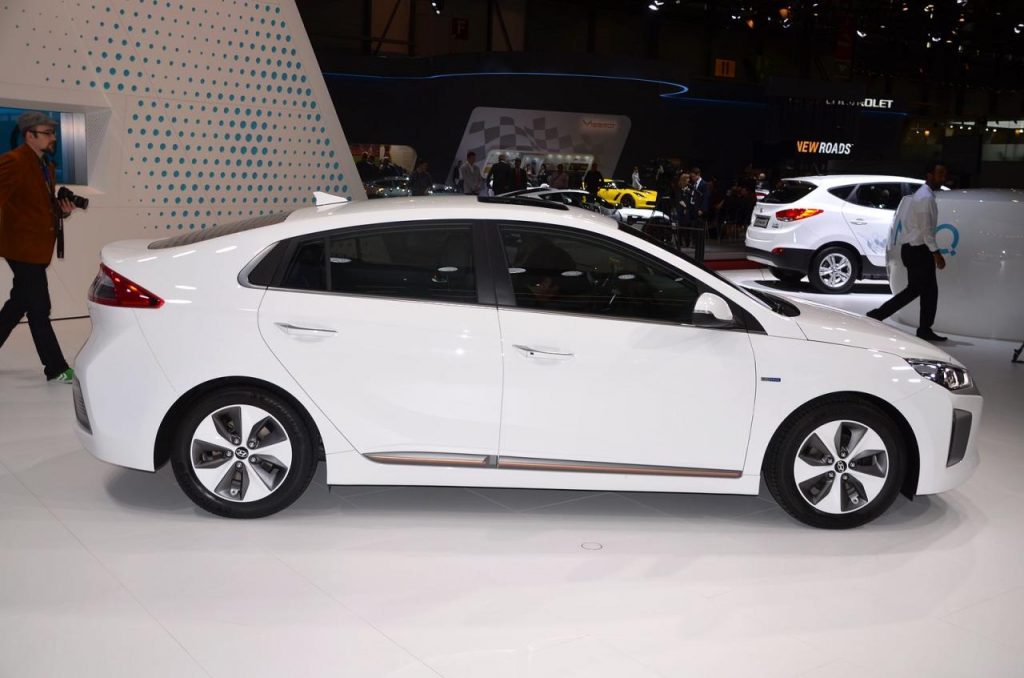 hd-genve_2016_live_hyundai_ioniq_1-30