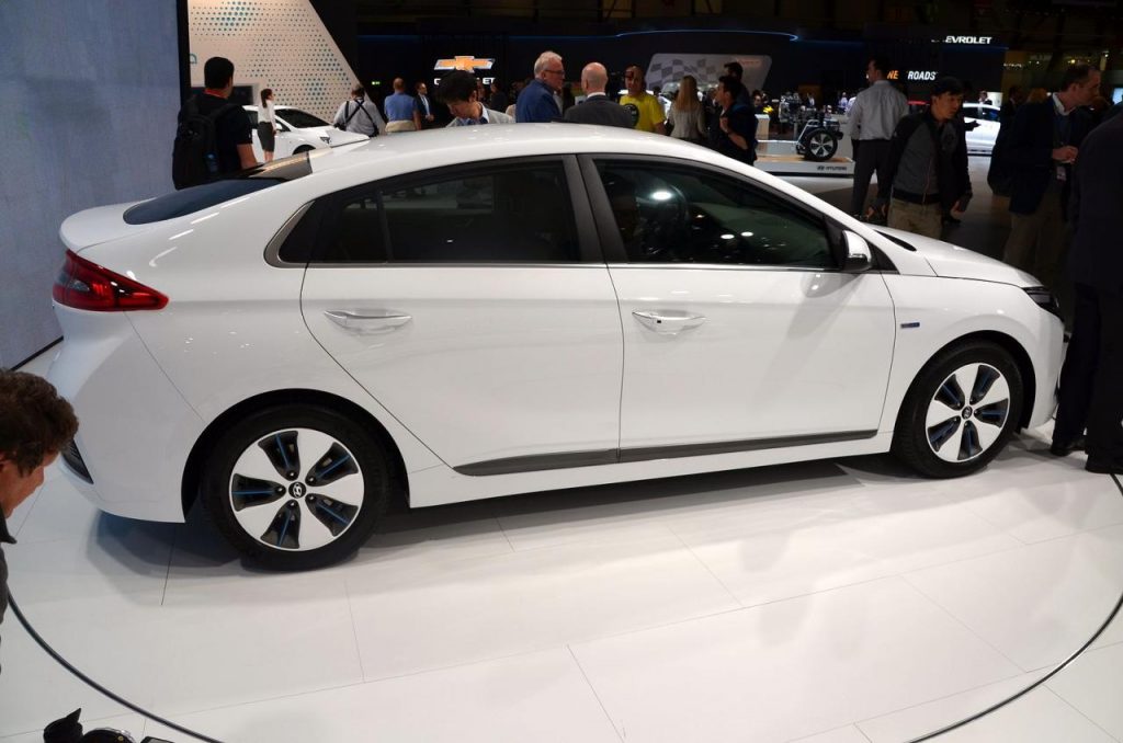 hd-genve_2016_live_hyundai_ioniq_1-33