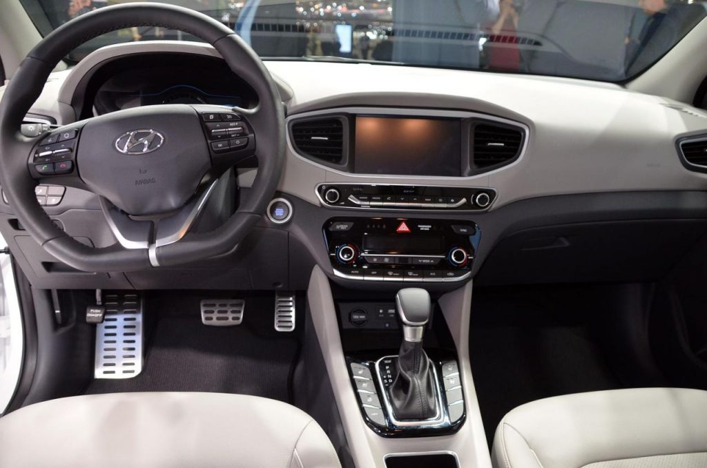 hd-genve_2016_live_hyundai_ioniq_1-37