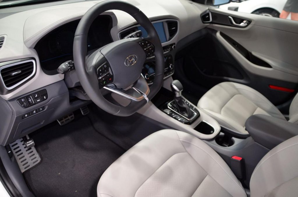 hd-genve_2016_live_hyundai_ioniq_1-38