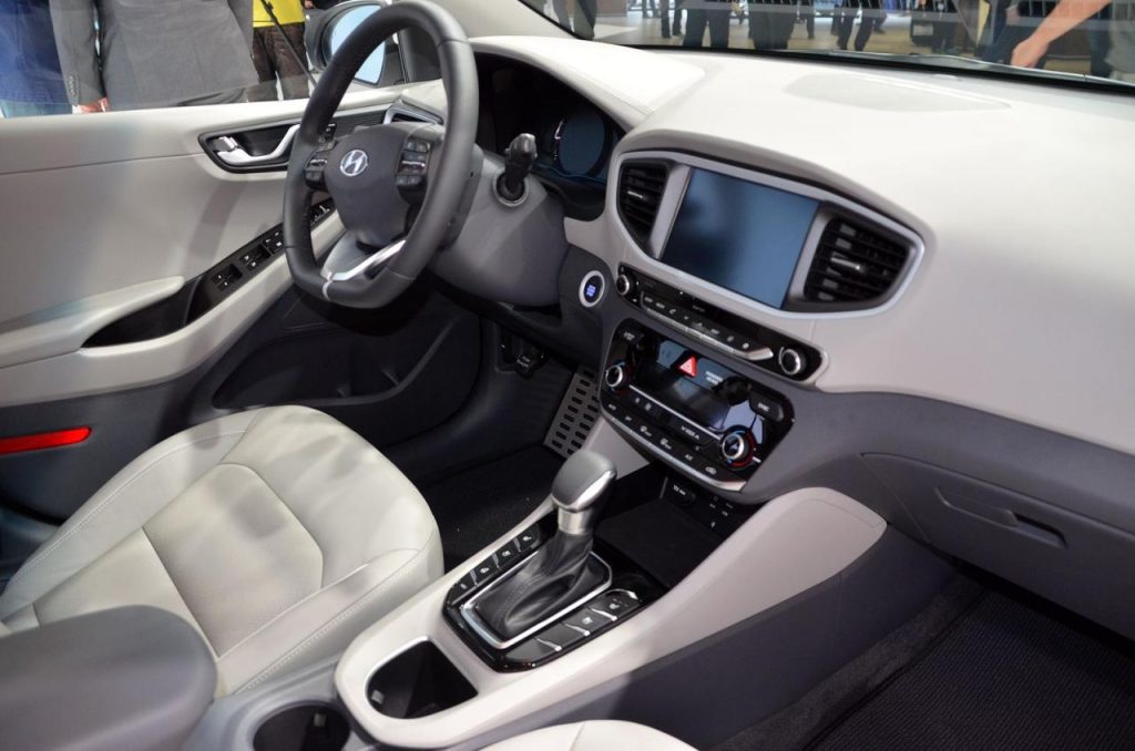 hd-genve_2016_live_hyundai_ioniq_1-42